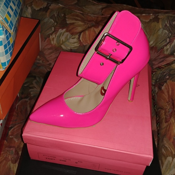 Shoes - Picture 6 of 8